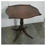 Vintage mahogany pedestal table