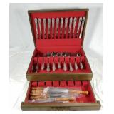 Stainless steel flatware set