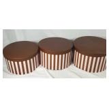 Set of round nesting boxes