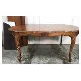 Ornate wood dining table w/ 2 leaves
