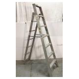 Aluminum step ladder