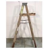 Wood step ladder