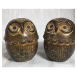 Ceramic salt and pepper shaker pair