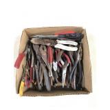 Pliers and wire cutters lot 124