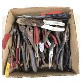 Pliers and wire cutters lot 124