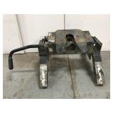 Fifth wheel bed mount receiver