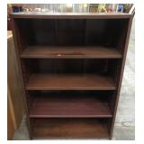 Small bookshelf w/ adjustable shelves