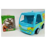 Scooby-Doo ornament and mystery machine