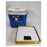 Igloo cooler with scale