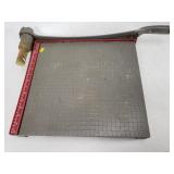 Ingento paper cutter