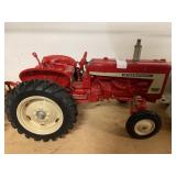 International Harvester 606 Tractor
