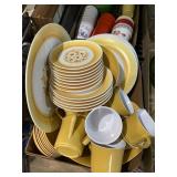 Melmac Oneida Deluxe Dish Set Melamine Yellow