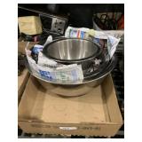 stainless steel mixing bowls (3)