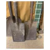 2 flat shovels