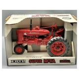 ERTL 1/16 McCormick Farmall Super M-TA #445