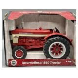 ERTL 1/16 International 560 Tractor #14035