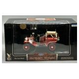 Road Signature 1914 Ford Model T Fire Engine 1:18