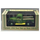 Hen & Rooster Collectible Die Cast w/Pocket Knife