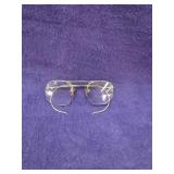 Lot of 2 antique glasses.