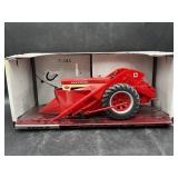 CASE IH FARMALL 460 W/ 2MH CORN PICKER 1/16 SCALE