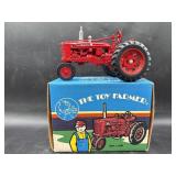 IH FARMALL H TRACTOR 1/16 scale