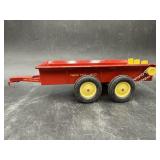 ERTL NEW HOLLAND MANURE SPREADER