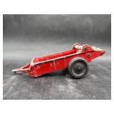 RED MANURE SOREADER