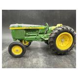 ERTL JOHN DEER TRACTOR 1/16 scale