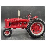 IH McCORMICK FARMALL H TRACTOR 1/16 SCALE