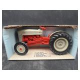 FORD NAA GOLDEN JUBILEE TRACTOR 1/16 SCALE
