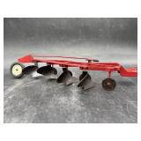 ERTL INTERNATIONAL 4 furrow plow