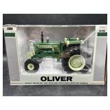 OLIVER HIGHLY DETAILED 1955 TRACTOR W/ DUAL SPIN