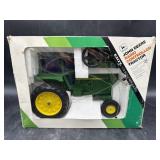 JOHN DEERE RADIO CONTROLLED TRACTOR 1/16 SCALE