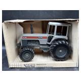 WHITE 2-135 TRACTOR 1/16 SCALE