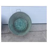 Round metal tub