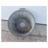 Round metal tub