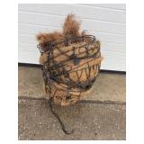 Lot: black metal hanging baskets