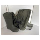 Green rubber boots / hip waiters sz11