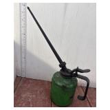 Green oil can