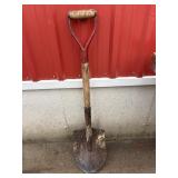 Short round mouth shovel