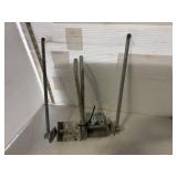 Door closing hardware