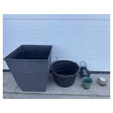 Lot: Black planter pot, humming bird feeder, misc