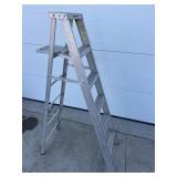 Aluminum step ladder