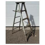 Wood step ladder