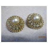 Button & Pearl earrings Clip
