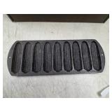 153. vintage cast iron cornbread pan usa large