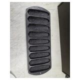 154. vintage cast iron cornbread pan usa large