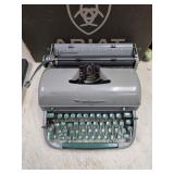 Vtg Remington Quiet-Riter Ten typewriter