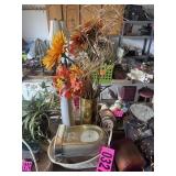 Box lot: basket, mantle clock, ceramic skinny