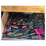 Drawer lot: large assortment of screwdrivers